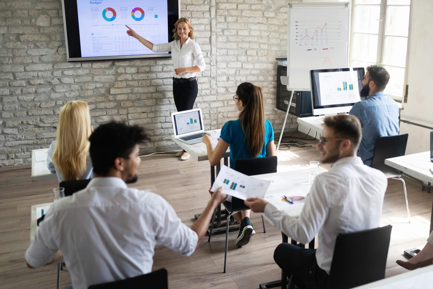 When Design Outshines Substance: Testing Prezi AI Presentations