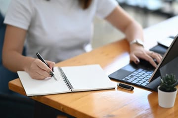 Testing OCR on Handwritten PDFs: Comparing Model Accuracy on English, French, and Hungarian Samples